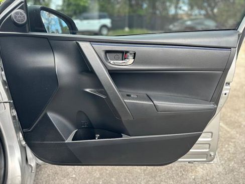 Used 2018 Toyota Corolla SE FWD image 15