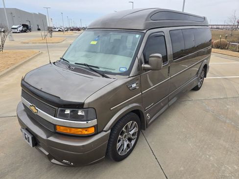 Used 2023 Chevrolet Express 2500 Extended image 11