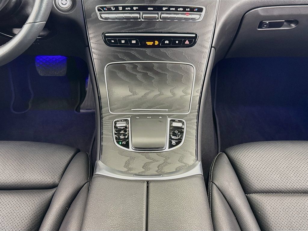 Used 2022 Mercedes-Benz GLC 300 image 12