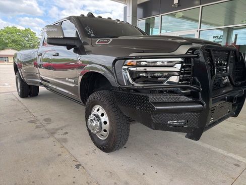 Used 2025 RAM 3500 Limited image 3
