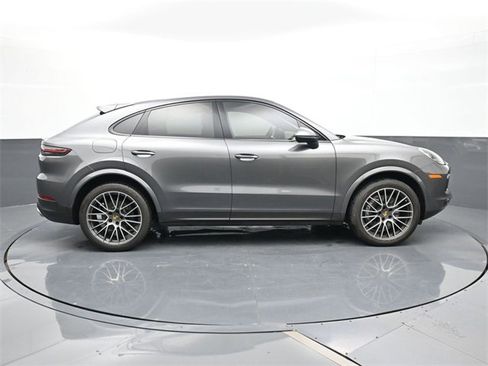 Used 2021 Porsche Cayenne Coupe w/ Premium Package image 26