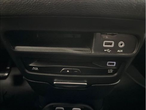 Used 2020 Chrysler Pacifica Limited w/ Advanced Safetytec Group FWD image 29