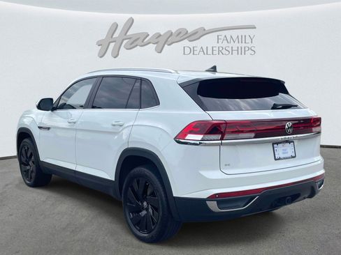 Used 2024 Volkswagen Atlas Cross Sport SE FWD image 5