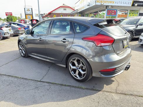 Used 2018 Ford Focus ST FWD image 4
