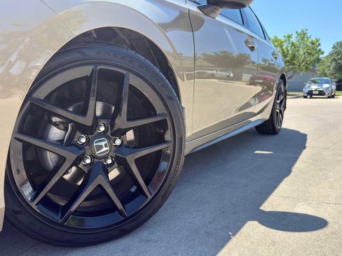 Used 2025 Honda Civic Sport image 3