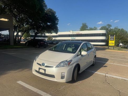 Used 2010 Toyota Prius Five FWD image 2