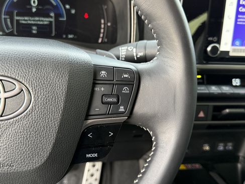 Used 2025 Toyota Camry SE image 22