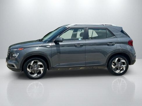 Used 2025 Hyundai Venue SEL FWD image 8