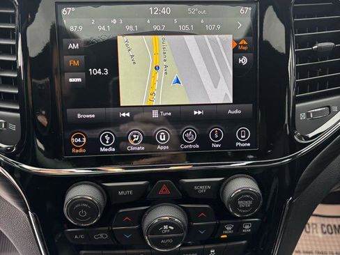 Used 2019 Jeep Grand Cherokee Altitude AWD/4WD image 17