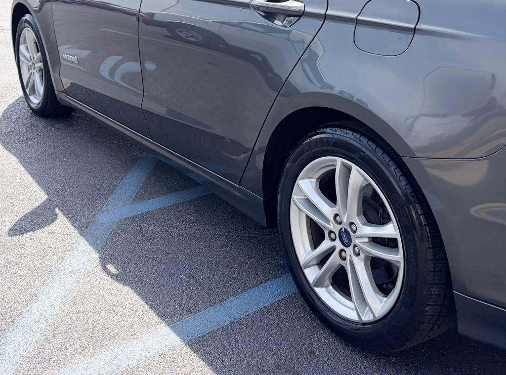 Used 2018 Ford Fusion S FWD image 18
