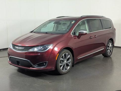 Used 2017 Chrysler Pacifica Limited FWD image 4