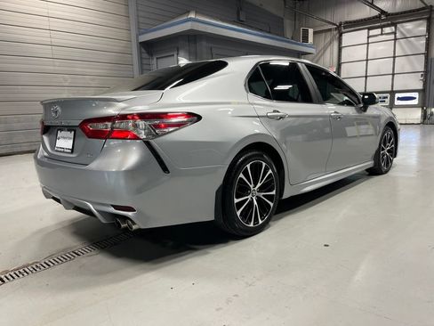 Used 2020 Toyota Camry SE FWD image 7