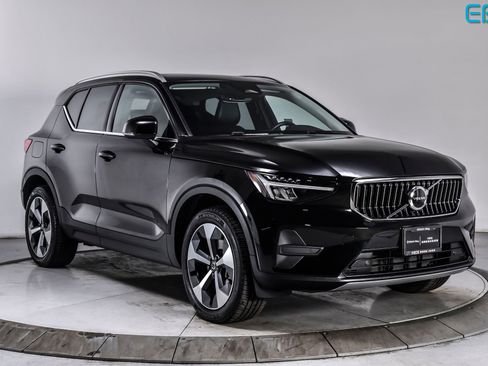 Used 2025 Volvo XC40 B5 Core w/ Protection Package Premier AWD/4WD image 8