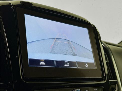 Used 2023 Chevrolet Traverse LT image 13