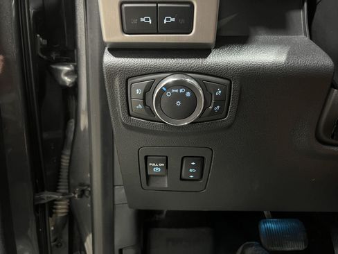Used 2018 Ford F150 Platinum w/ Equipment Group 701A Luxury AWD/4WD image 17