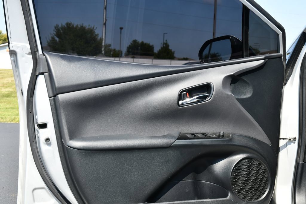 Used 2021 Toyota Prius Prime XLE FWD image 14