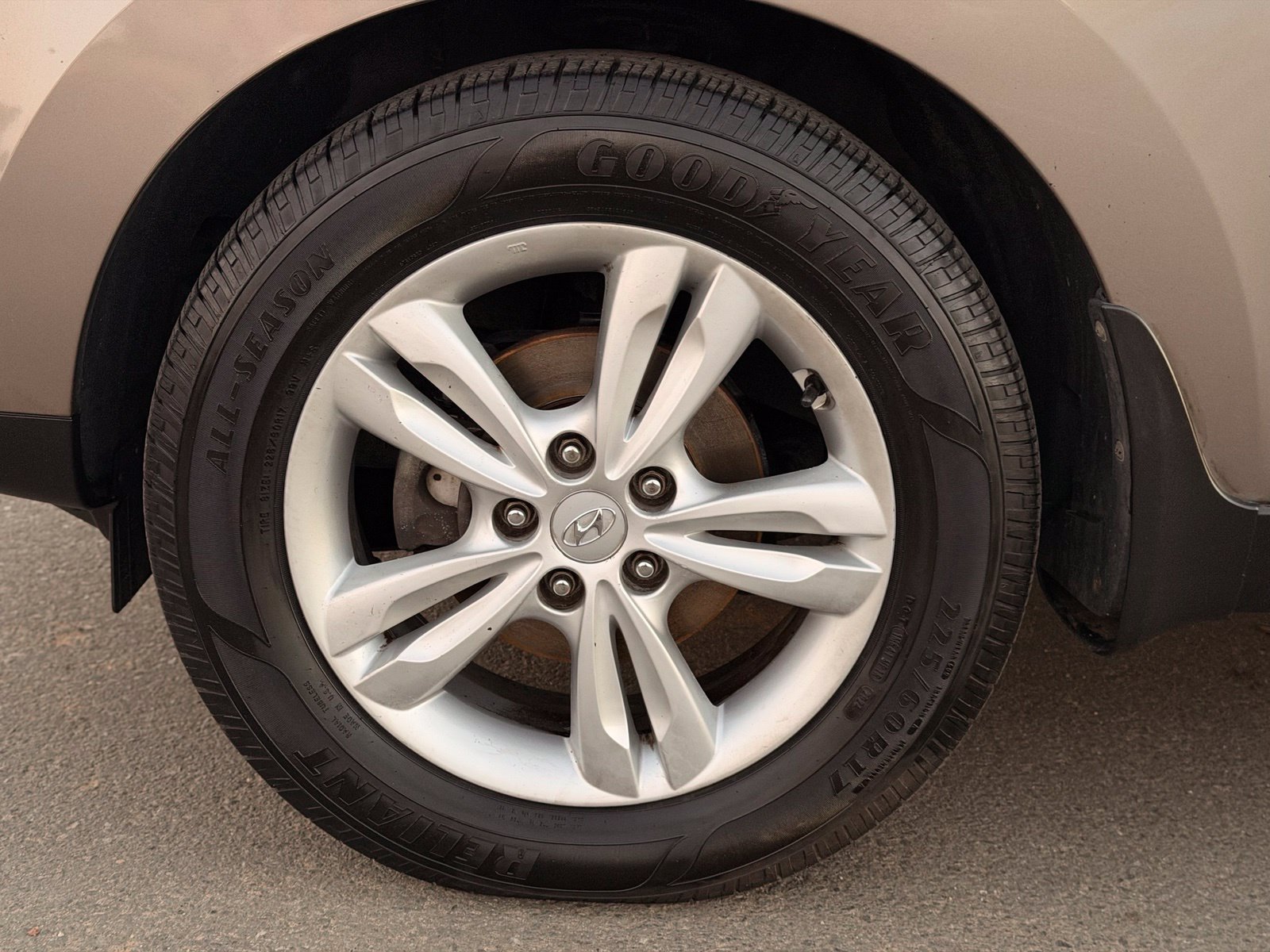 Used 2011 Hyundai Tucson GLS FWD image 13