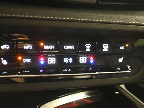 Used 2023 Buick Envision Essence image 19