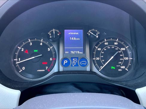 Used 2018 Lexus GX 460 Premium w/ Premium Package image 24