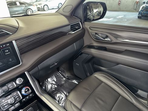 Used 2024 GMC Yukon Denali w/ Advanced Technology Package image 34