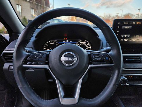 Used 2023 Nissan Altima 2.5 SV w/ SV Premium Package image 11
