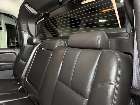 Used 2007 Chevrolet Avalanche LTZ w/ LTZ Preferred Equipment Group AWD/4WD image 18