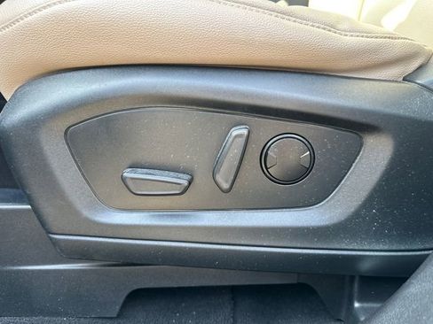 Used 2020 Ford Explorer XLT w/ Equipment Group 202A image 24