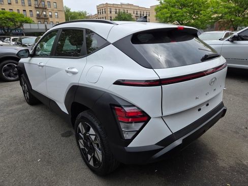 Used 2025 Hyundai Kona SEL AWD/4WD image 6