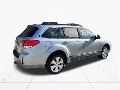 Used 2010 Subaru Outback 2.5i Limited image 9