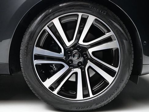 Used 2023 Land Rover Range Rover SE image 38