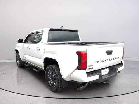 Used 2025 Toyota Tacoma SR5 AWD/4WD image 32