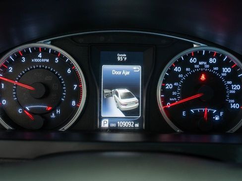 Used 2017 Toyota Camry SE w/ Protection Package (Q2) FWD image 14