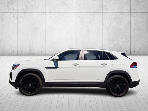 Used 2025 Volkswagen Atlas Cross Sport SE image 8