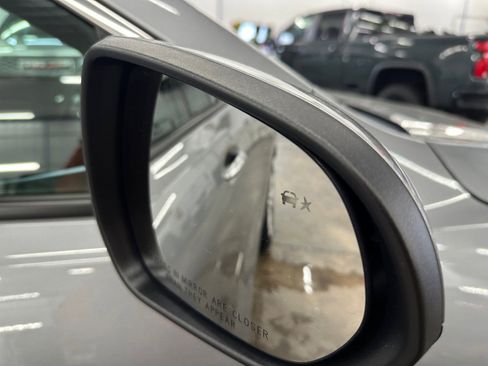 Used 2024 Buick Encore GX Avenir image 31