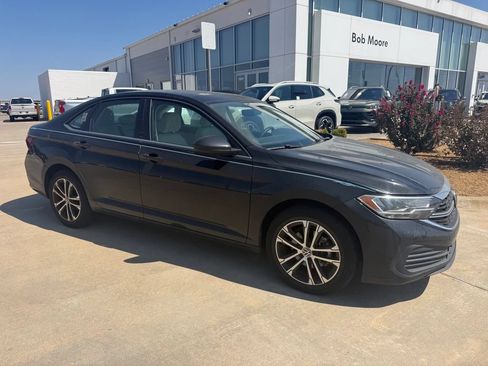 Used 2023 Volkswagen Jetta SE w/ Panoramic Sunroof Package FWD image 1