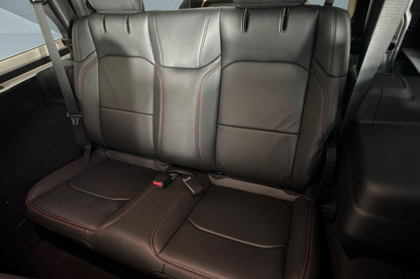 Used 2026 Jeep Wrangler Rubicon AWD/4WD image 31