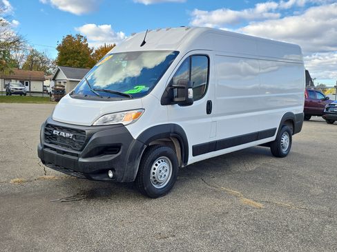 Used 2025 RAM ProMaster 2500 w/ Convenience Group image 2