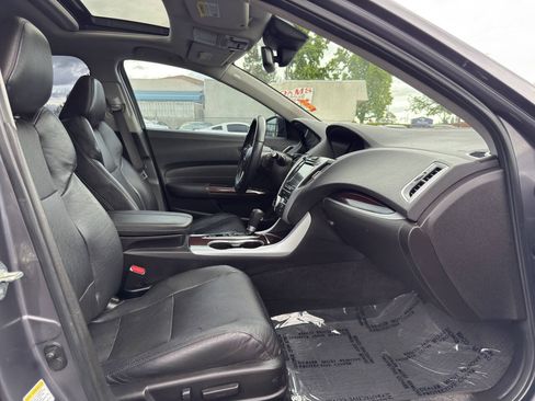 Used 2017 Acura TLX w/ Technology Package FWD image 13