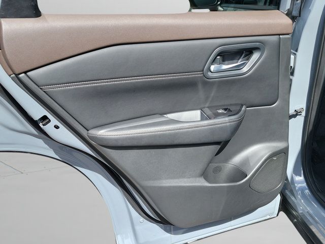 Used 2023 Nissan Rogue SL FWD image 18