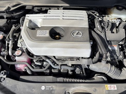 Used 2022 Lexus UX 250h w/ Premium Package image 33