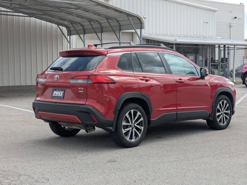 Used 2024 Toyota Corolla Cross XLE w/ Convenience Package image 5