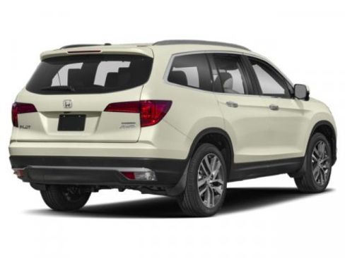Used 2018 Honda Pilot Touring image 2