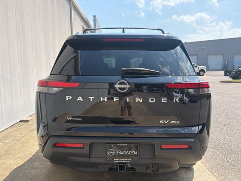 Used 2023 Nissan Pathfinder SV w/ SV Premium Package AWD/4WD image 4