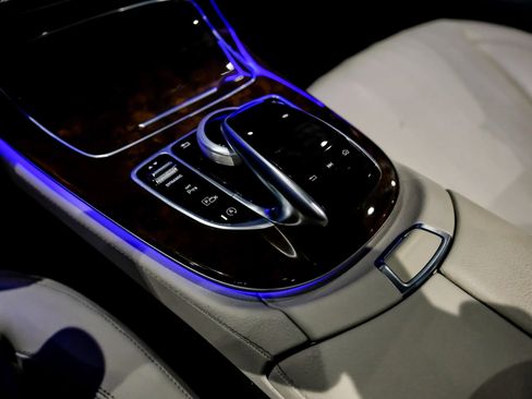 Used 2019 Mercedes-Benz E 300 4MATIC image 23