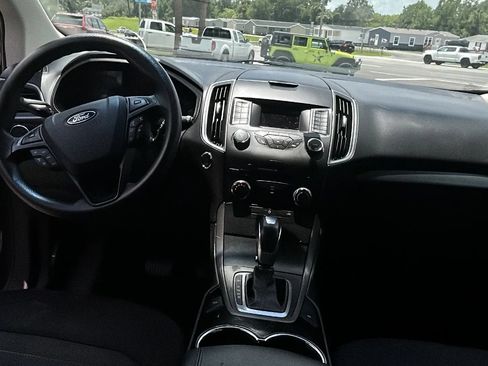 Used 2018 Ford Edge SE FWD image 7