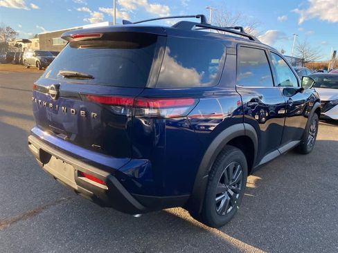 New 2025 Nissan Pathfinder SV image 7