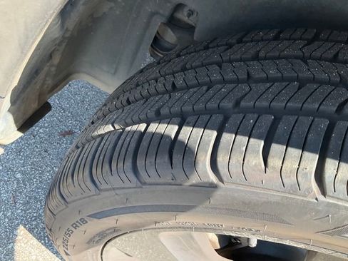 Used 2017 Jeep Cherokee Sport FWD image 12
