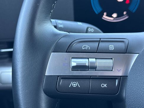Used 2025 Hyundai Kona SEL FWD image 25