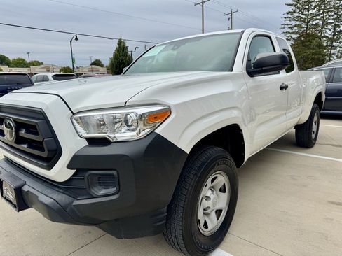 Used 2021 Toyota Tacoma SR image 4