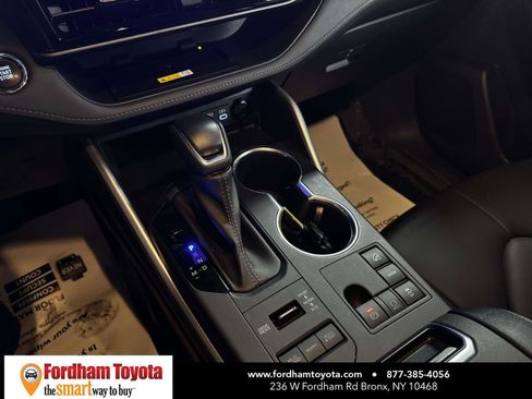 Used 2023 Toyota Highlander XLE AWD/4WD image 28